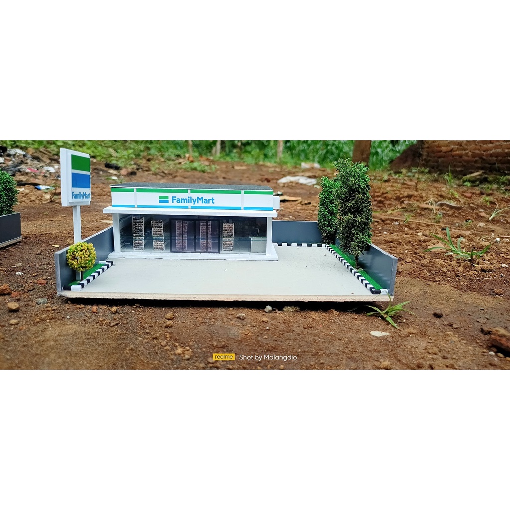 Diorama 7eleven familymart