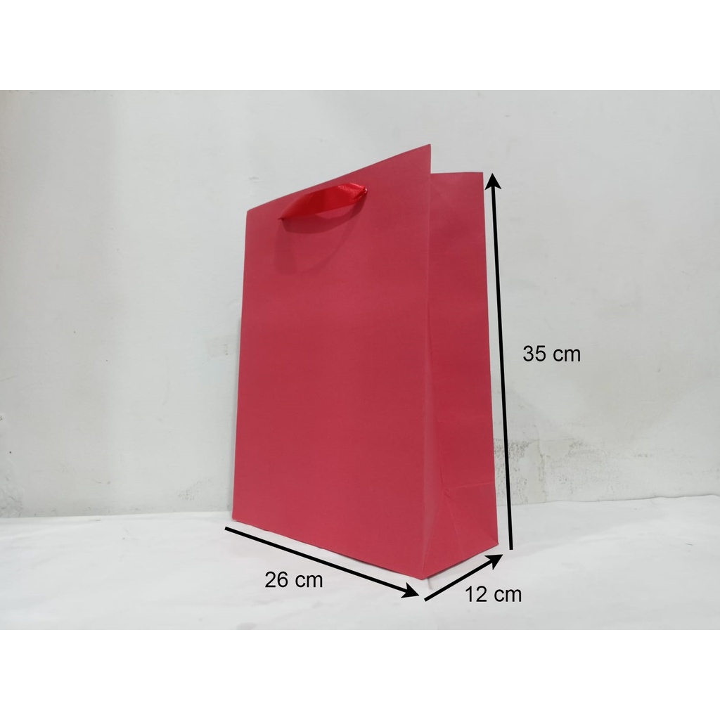 

PaperBag Polos - Buffalo Merah - 26 cm x 12 cm x 35 cm