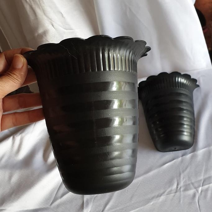 Pot Dinding Tawon 15 Hitam Pot Bunga Plastik Dinding Kecil Tanpa