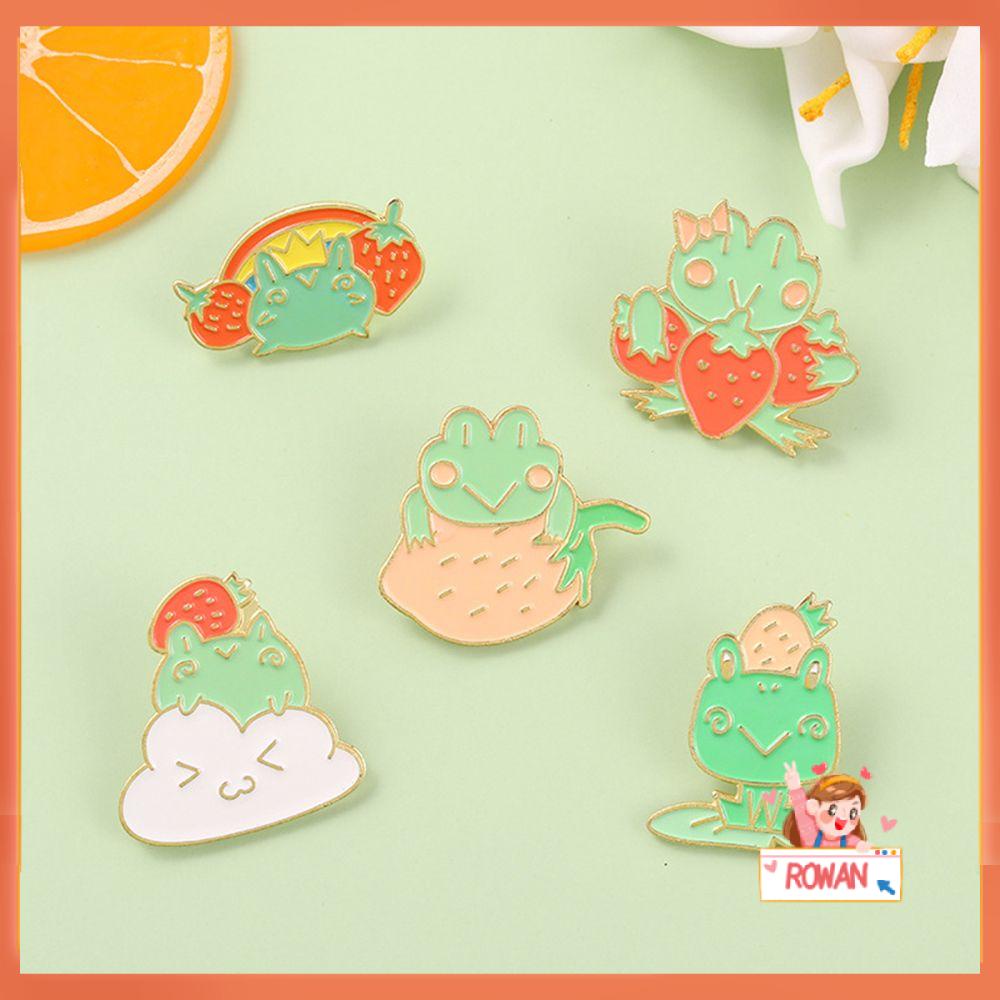 R-bunga Enamel Pin Lucu Makan Strawberry Kodok Kartun Lencana