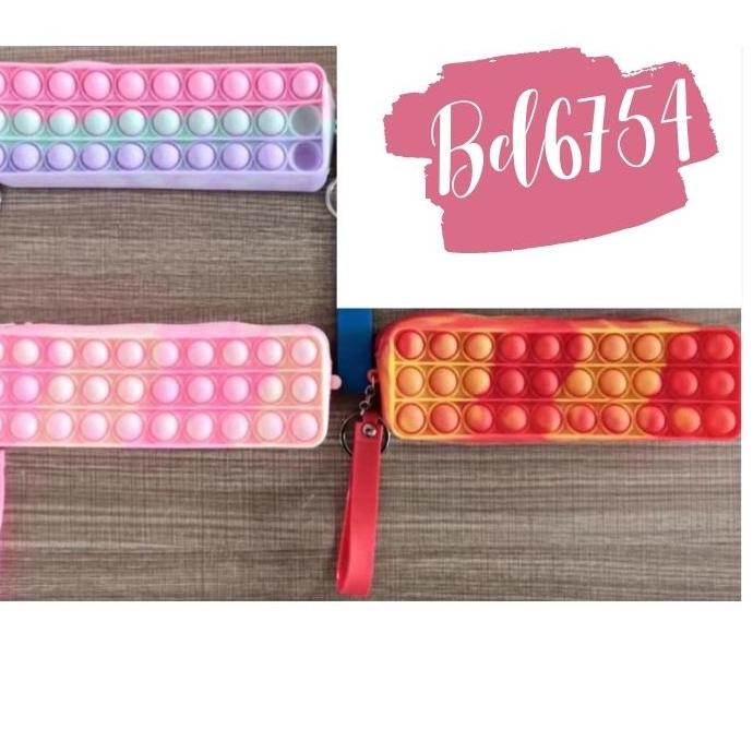 

Dapatkan Segera TEMPAT PENSIL POP IT ANAK LUCU PENCIL CASE SILIKON POP IT PERSEGI BD6754,