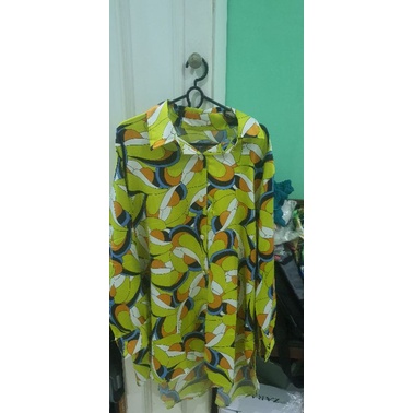 Kemeja oversized bahan satin