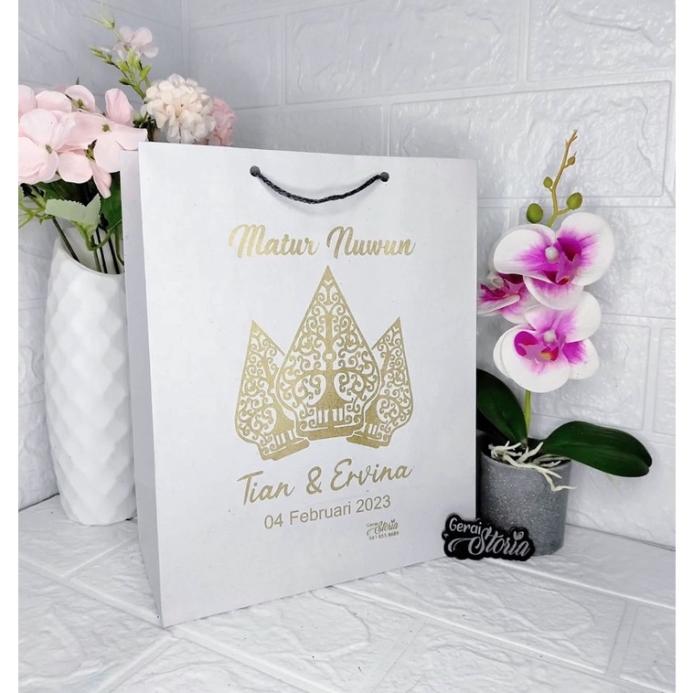 

paperbag putih sablon 20x10x25 / paper bag putih