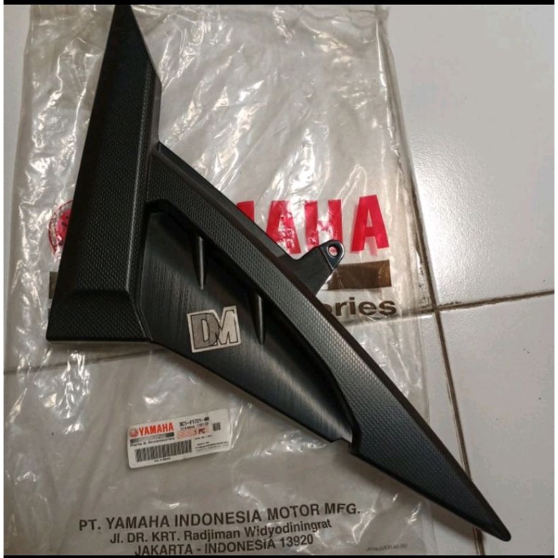 Cover side 2 tutup box aki accu kanan Vixion lama old 3C1-F1721-00 asli original Yamaha