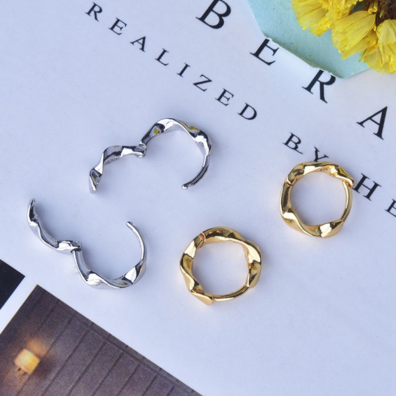 Unisex Anting Hoop Mobius Kecil Untuk Wanita Lingkaran Geometris Sederhana Warna Silver Earring Hadiah Pesta Fashion Perhiasan