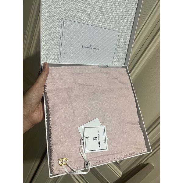 NEW Buttonscarves Tapis Embossed Pale Pink