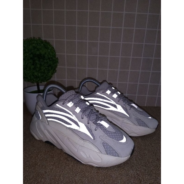 Adidas yeezy boost 700 v2 static second