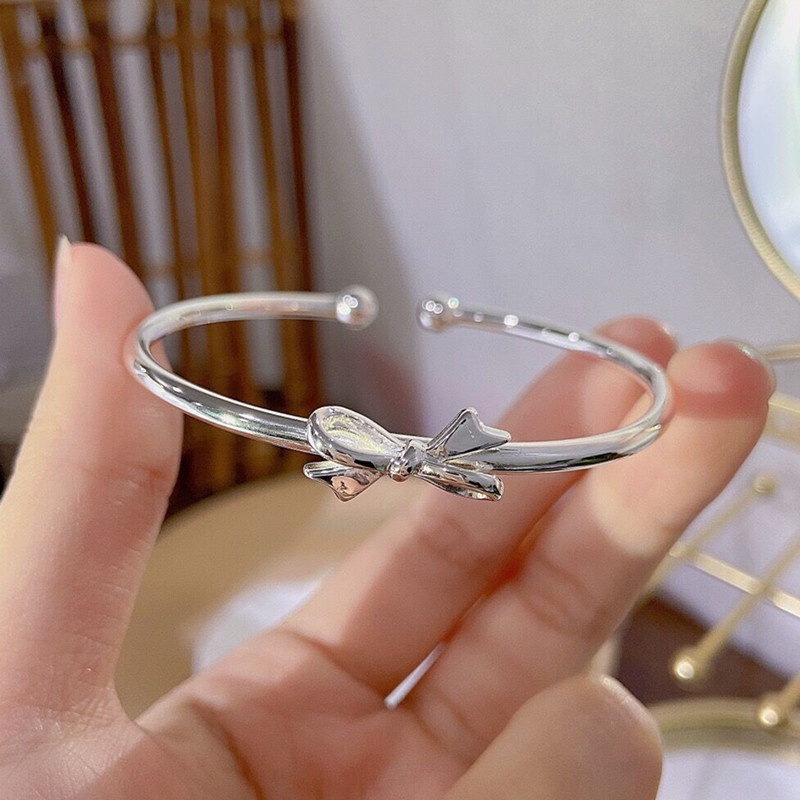 Papaozhu Elegan Perak Busur Glossy Bangle Terbuka Gelang Untuk Wanita Perempuan Trendi Ikatan Simpul Pesona Gelang Adjustable Cuff Bracelets Fashion Pergelangan Tangan Perhiasan Hadiah