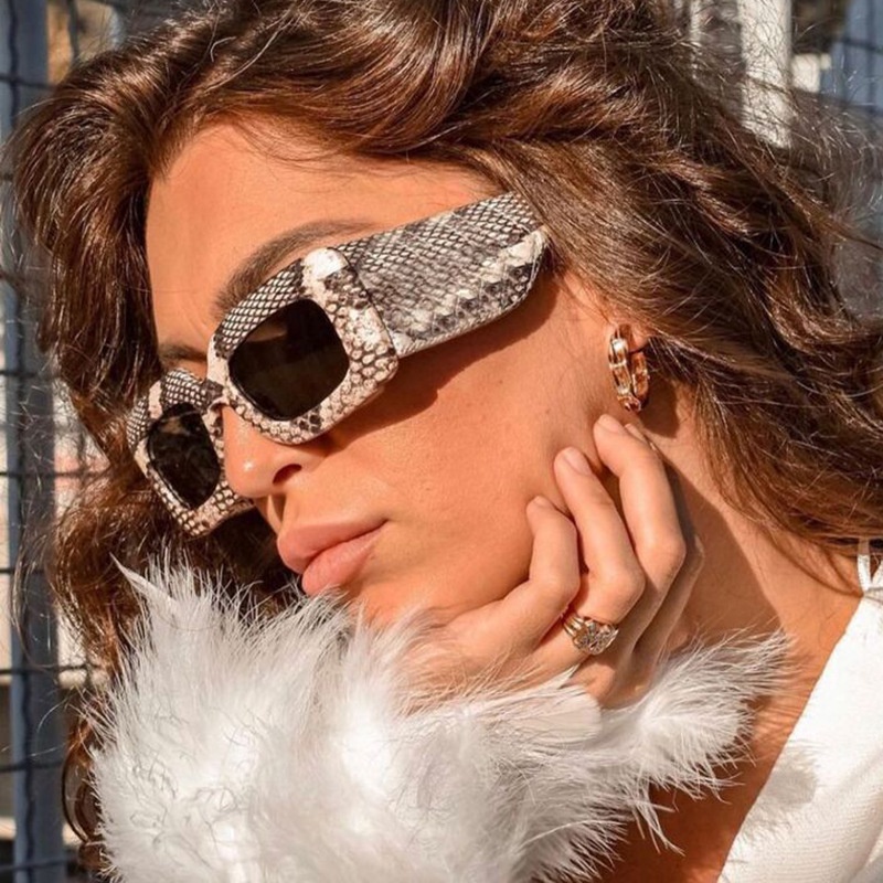 Kacamata Hitam Hip Hop Snakeskin Persegi Lebar Temple Eyewear Untuk Wanita Pria