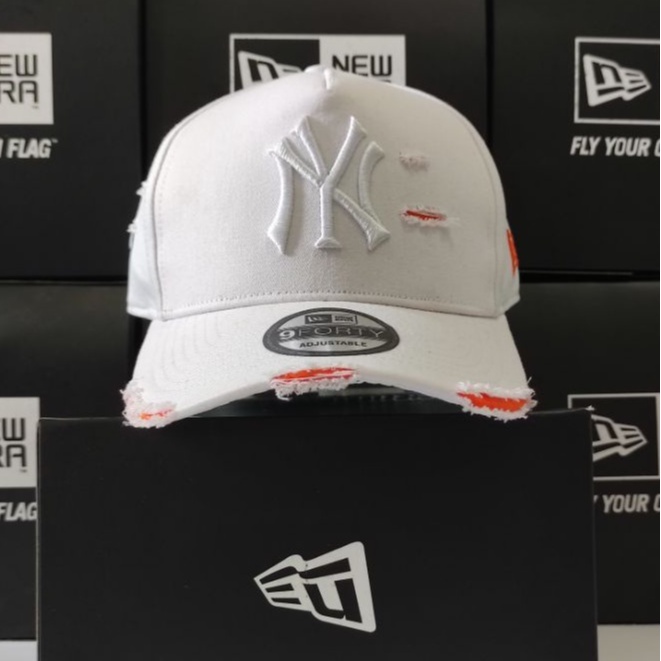 Topi NY Putih/White RIPPED/Robek - Hat Damage Unisex High Quality