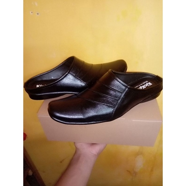 sendal sepatu bustong pria hitam kickers