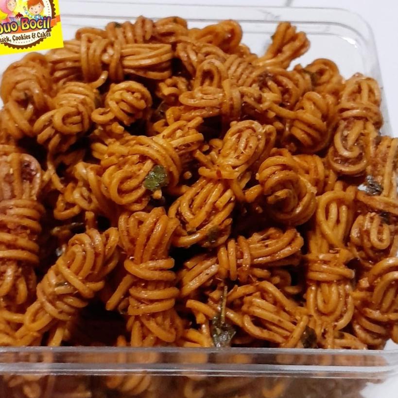 

DFY♛ Snack MIE UWEL Pedas Daun Jeruk 250 Gram - Duo Bocil Snack Banyak Peminat