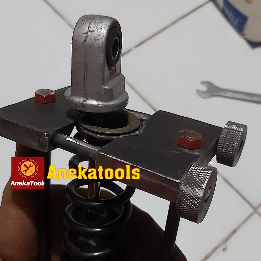 treker  shockbreaker belakang motor lepas  pasang per