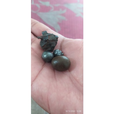 Batu temuan badar besi, selonatah, dan meteor