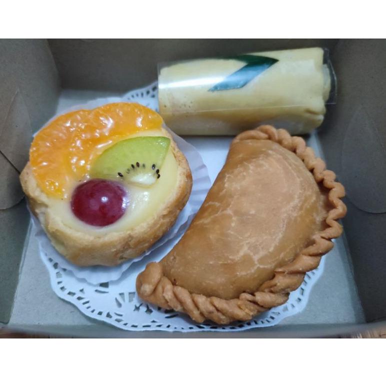 

6.6 Flash Sale Snack Box Isi 3 Kue Premium Halal Enak Murah Free Stiker