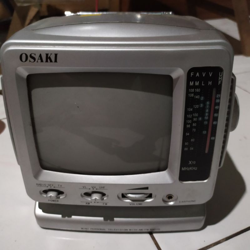 tv + radio jadul vintage hitam putih 5.5inch OSAKI