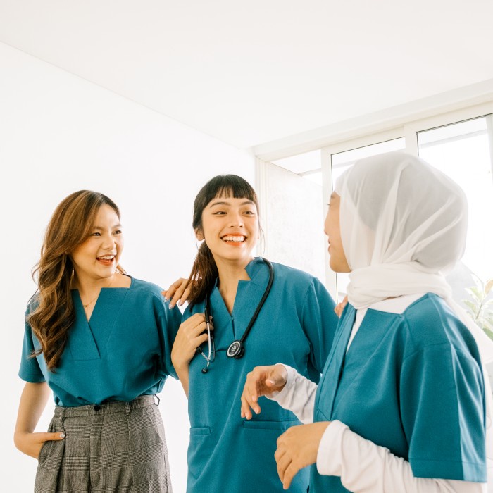 Baju Jaga BUTTONED 02 SS Ladies Top Scrubs TB Cardinal Pendek