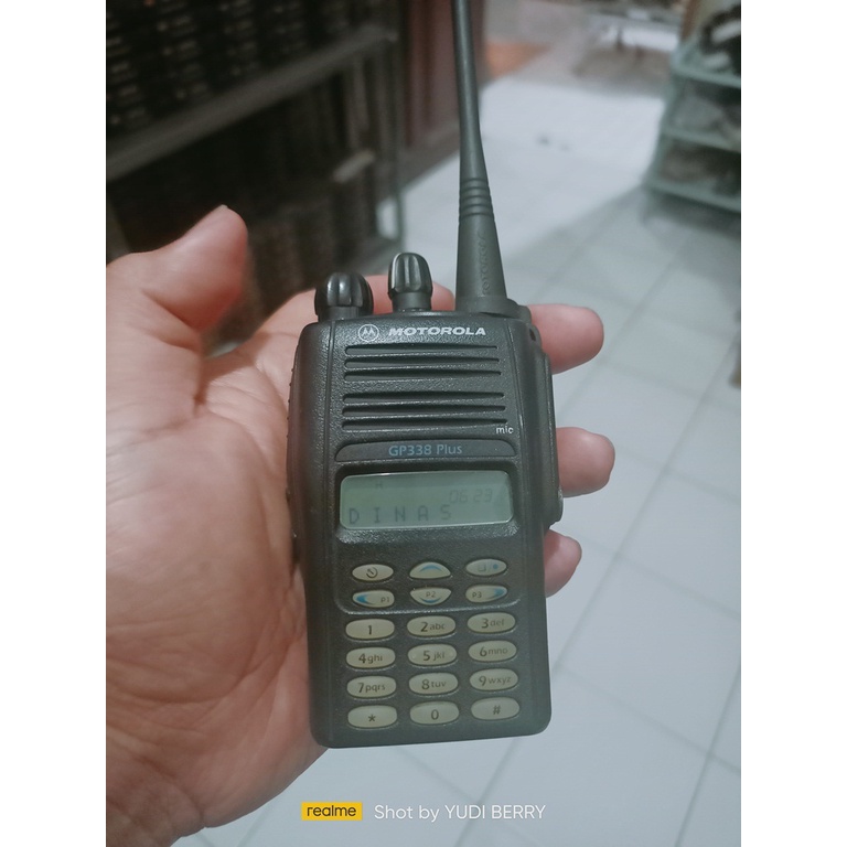 Ht Motorola Gp338 plus Original Made in Malaysia Bentuk kecil praktis Frekuensi UHF 403.000 sd 470.0