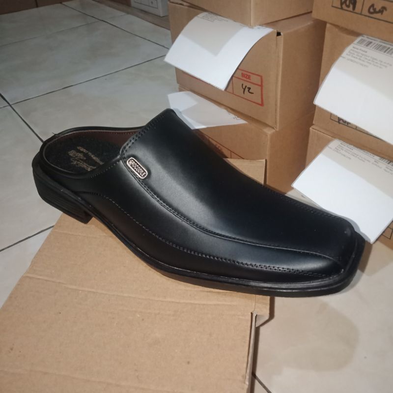 Sepatu slop pria bahan kulit sentetis/ Sandal kuit sentetis pria