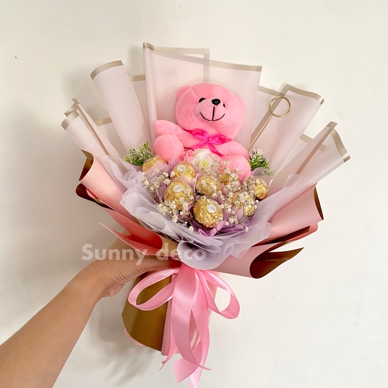 [PREMIUM] Gift Bouquet buket wisuda boneka toga + coklat ferrero, gift graduation bouquet, bucket wisuda, hadiah kelulusan, bucket, buket jakarta, buket bunga wisuda, buket duit asli, kado buket valentine, buket ulang tahun, buket balerina ballerina balet