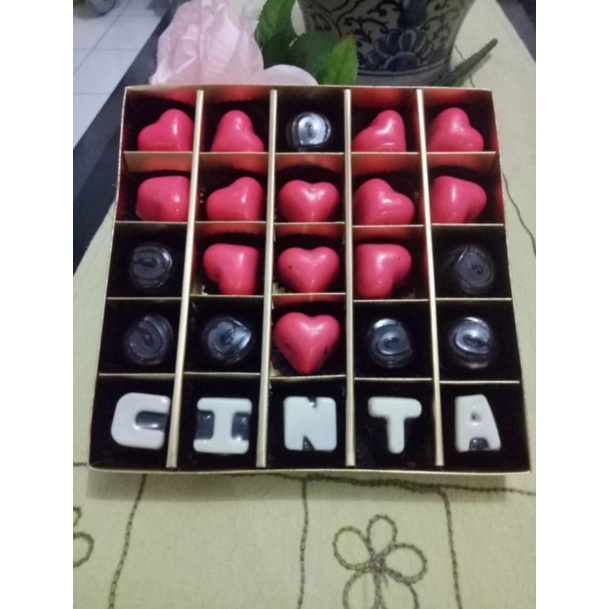 

cokelat praline say with cokelat/isi 25 pcs/sekat