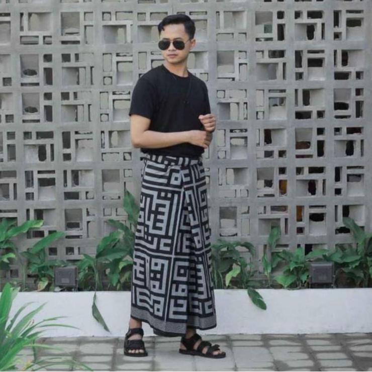 WSB.22De22y– sarung batik | sarung terviral | sarung pria | sarung kaligrafi | sarung motif| sarung 
