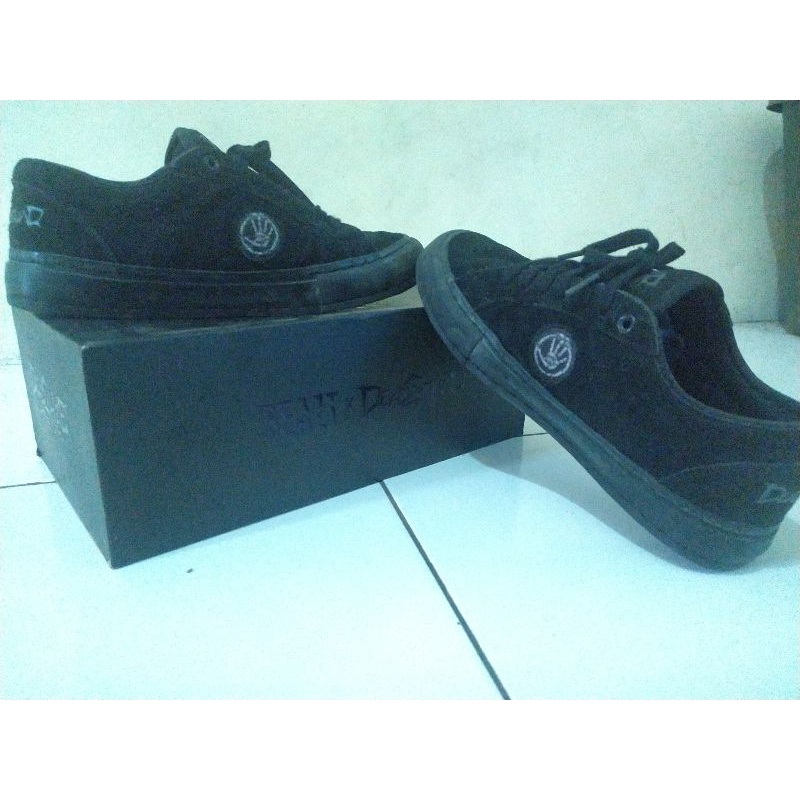 SEPATU BEAZT X DEADSQUAD VOL 2