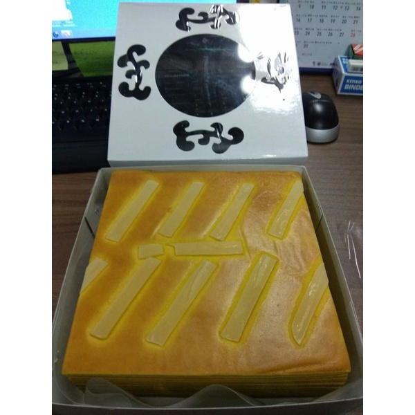 

KUE LAPIS LEGIT KEJU SPESIAL