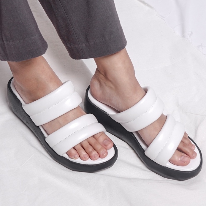 SARASARA YUK - GAIA Sandal Wanita Wedges Tinggi 5cm Size 36 - 40 Casual Sendal Cewek Platform 37 38 39 untuk Jalan Pergi Santai Slop Warna Smoke Coklat Selop Premium Original Sara Sara Kekinian Terbaru Shoes ORI Mall Official Store