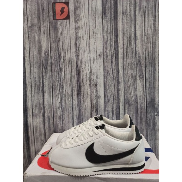 Nike Cortez Clasics Leathers White Black brand new in box