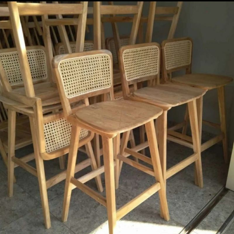 kursi bar kayu jati minimalis senderan rotan unik