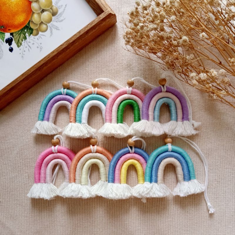 PASTEL Rainbow Keychain Macrame / Rainbow Bag Charm Macrame / Rainbow Souvenir Macrame / Gantungan K
