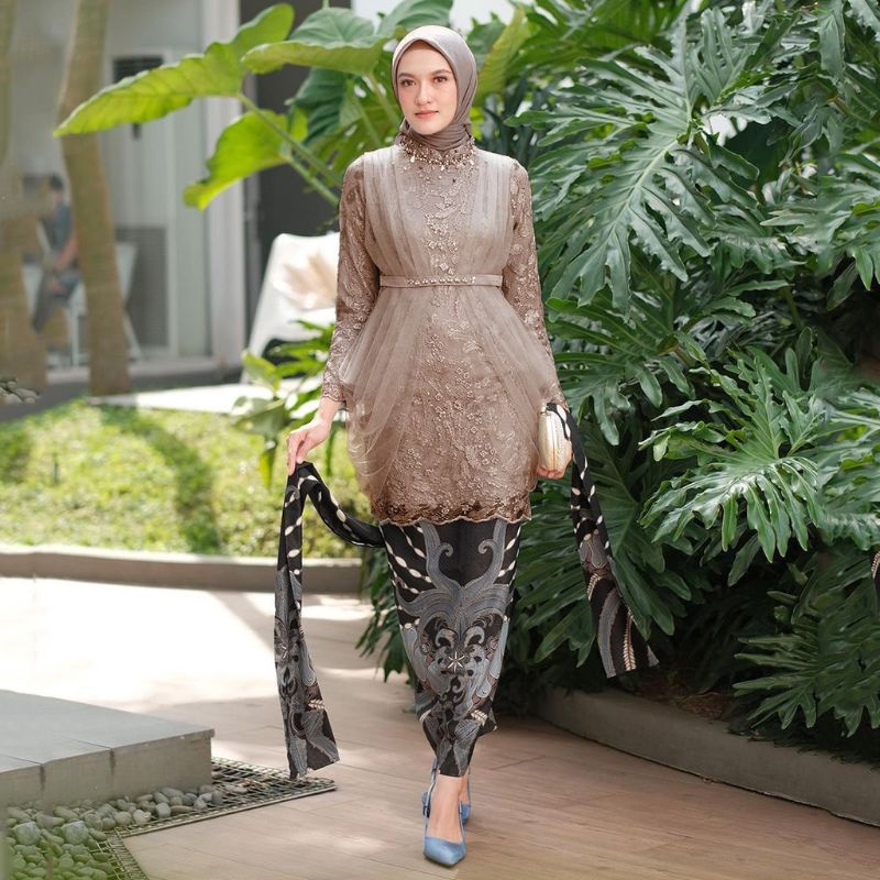 BATIK EXPRESS - NEW ARRIVAL BIANCA SILVER  BAJU KEBAYA BRUKAT TULLE MODERN KEBAYA WISUDA KEKINIAN ATASAN KEBAYA REMAJA DEWASA ALLSIZE KEBAYA LAMARAN BAJU COUPLE TUNANGAN TERBARU 2022