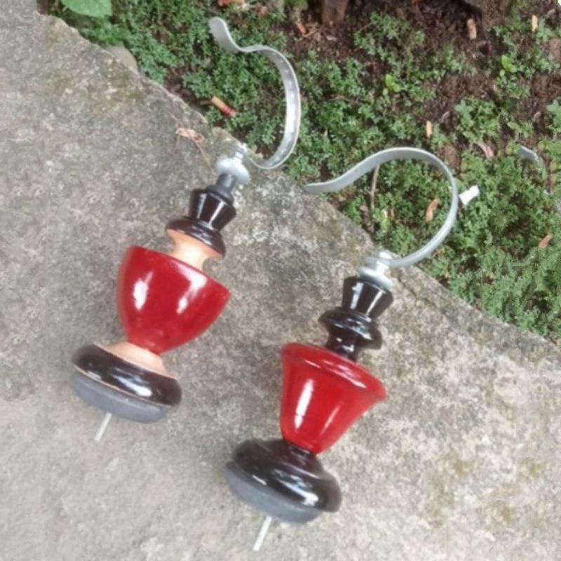 pion dan gantungan sangkar Lovebird