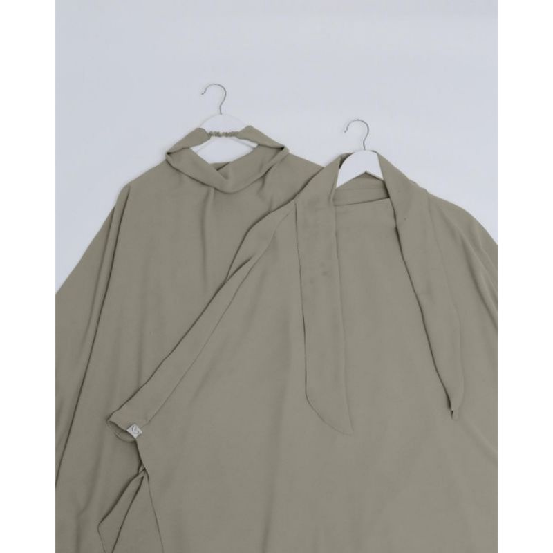 FK long oval mina barkha nwt