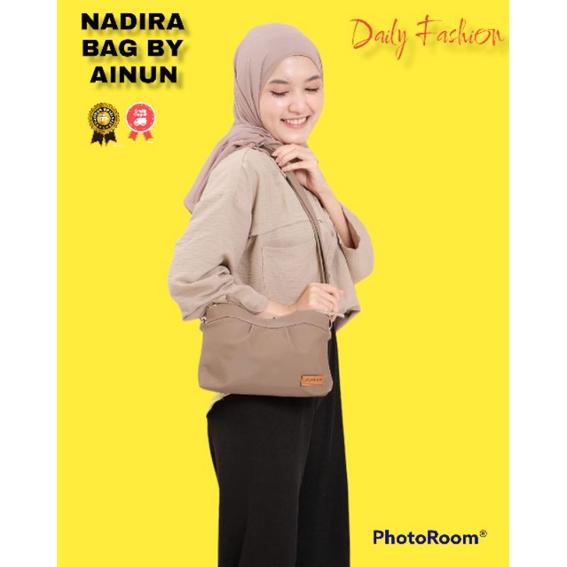 TAS SELEMPANG NADIRA NADHIRA BAG BY AYSILA DAN AINUN BAHAN CHOCOLY BAHAN WATERPROOF ANTI AIR