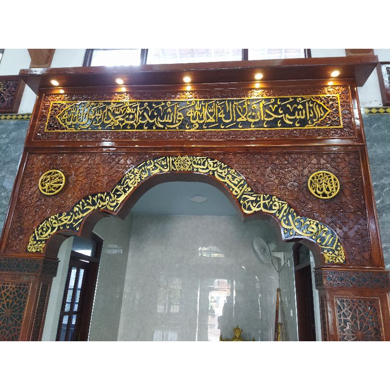 Mihrab Kayu Jati Ukiran Kaligrafi dan Dekorasi Mihrab Masjid Mushola Modern