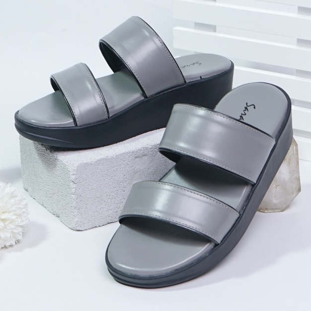 SARASARA YUK - Sandal Wanita Wedges SARA SARA KITTA Sendal Cewek Platform Wegdes Hak Tinggi 4cm Model Silang 2 Size 35 36 37 38 39 40 Pergi Jalan Santai Rumah Slop Warna  Grey Abu Selop Premium Kekinian Terbaru Shoes ORI Mall Official Store