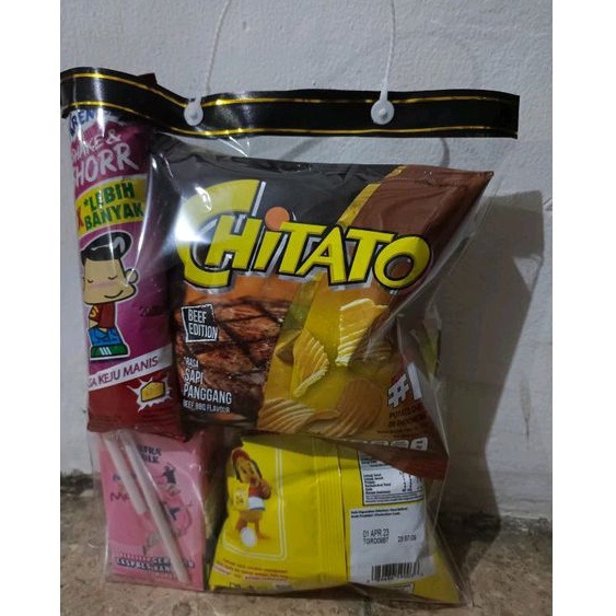 

Bingkisan Natal & Tahun Baru... Snack Anak Jajanan Chiki Souvenir