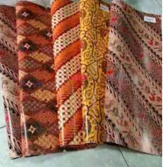 

Pasti Spesial ( 1 Pack ) Kertas Kado Kiky Motip Batik Isi 50 Lembar