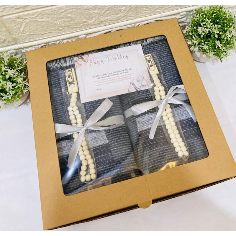 

Hampers Sajadah Couple | Gift Box Set | Kado Pernikahan | Kado Ulang Tahun | Ramadhan | Lebaran