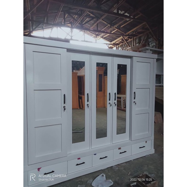 Lemari pakaian 5 pintu