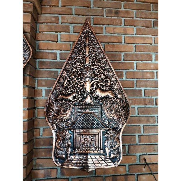 Lampu Dinding Gunungan Wayang Tembaga Ukir 40 cm