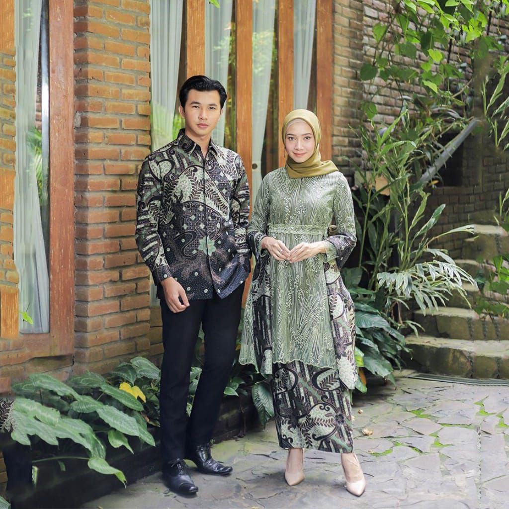 100% GRATIS ONGKIR MODEL TERBARU POPULER ( COD )Couple Lamaran Tunangan / Kebaya Lamaran / Penawaran