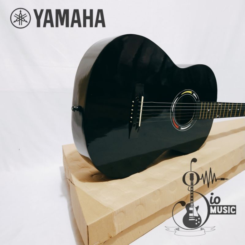 Gitar akustik Yamaha
