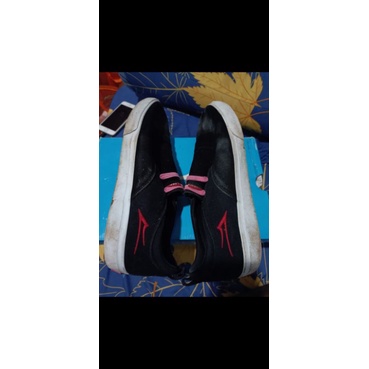 lakai skate shoes slipon