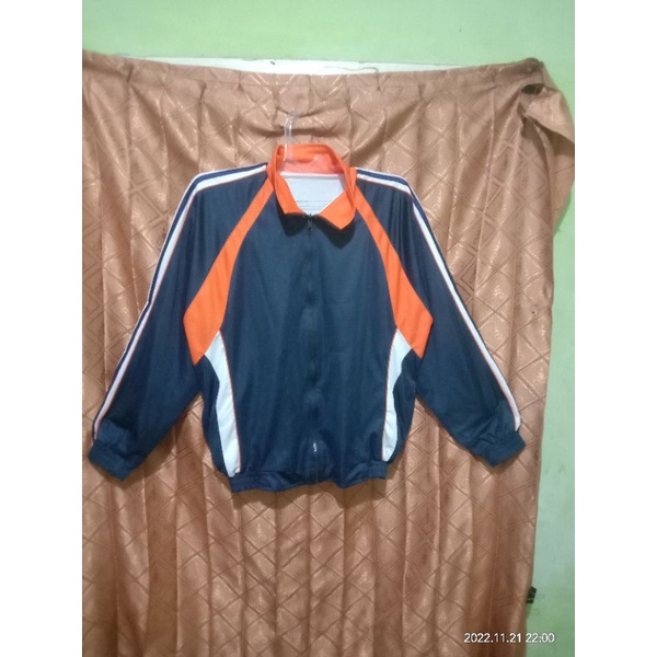 Jaket olahraga preloved