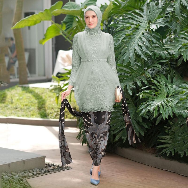 BATIK OFFICIAL - NEW ARRIVAL BIANCA SILVER BAJU KEBAYA BRUKAT TULLE MODERN KEBAYA WISUDA KEKINIAN ATASAN KEBAYA REMAJA DEWASA ALLSIZE KEBAYA LAMARAN BAJU COUPLE TUNANGAN TERBARU 2022