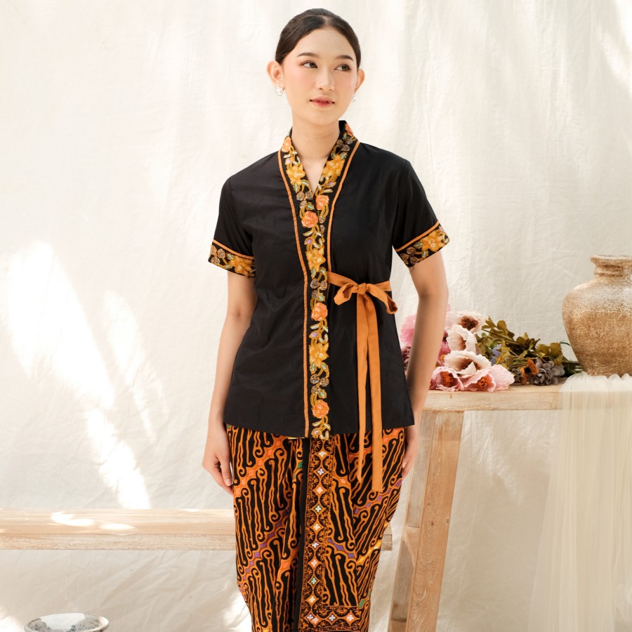 Kebaya Batik Kirana Lengan Pendek Meradelima Katun Jepang Sogan