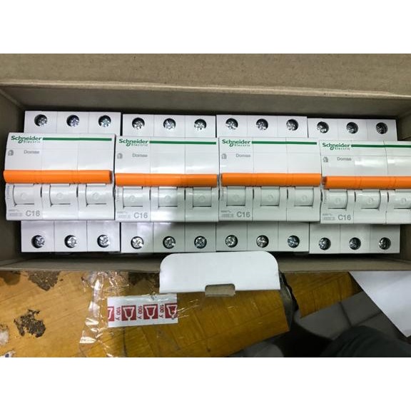 MCB SCHNEIDER 6A/10A/16A/20A 3 PHASE 3PHASE 3POLE 3 POLE DOMAE